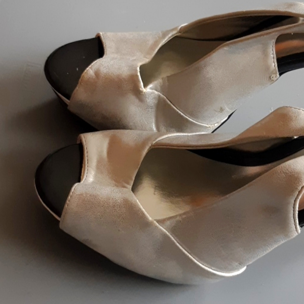 Vera Wang Shoes